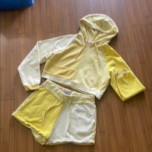 GUESS soft yellow two tone hoodie and shorts Set size L